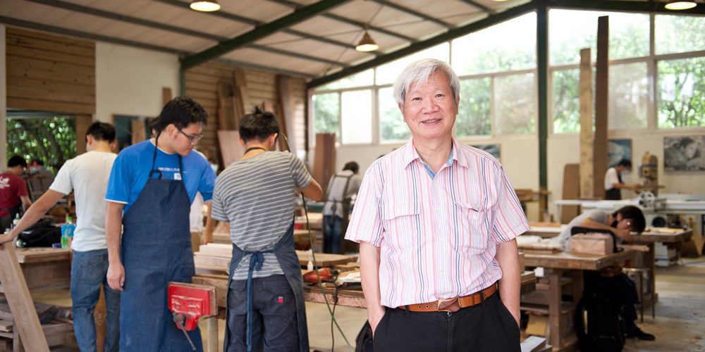 木工鑿出新風景　退休教授林東陽打造「家具三合院」