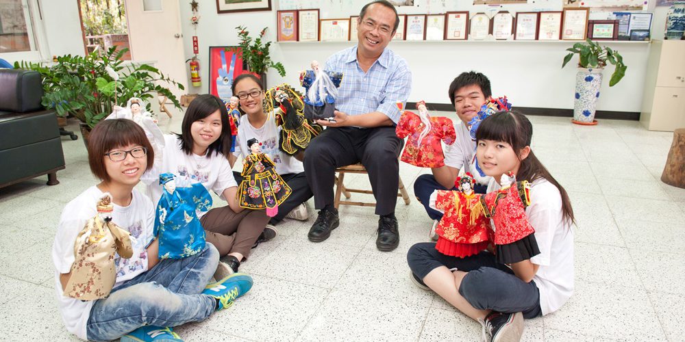 雲林東仁國中布袋戲班　生旦淨末丑，講外語嘛ㄟ通