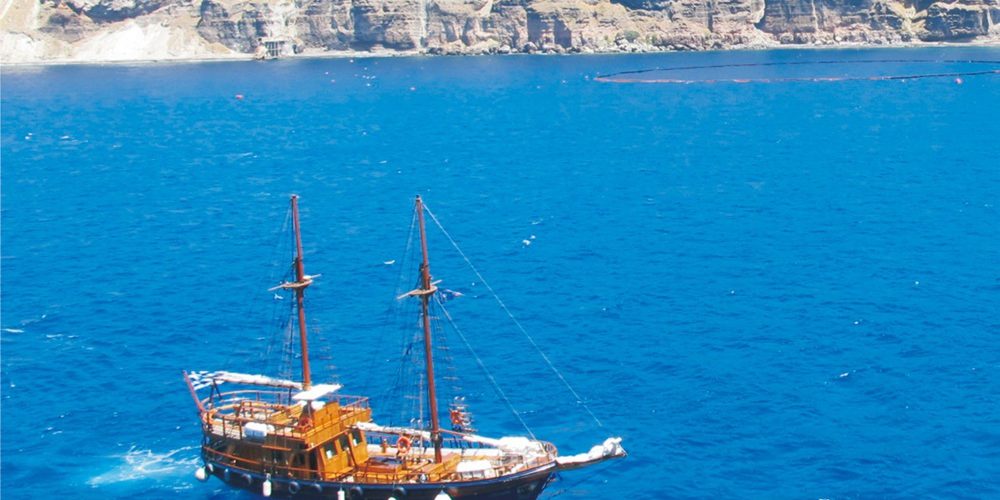愛琴海中的上弦月 聖托里尼島