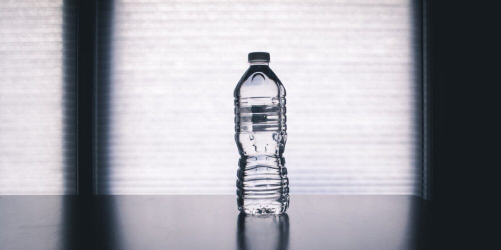 【熟年健康】1公升瓶裝水中有24萬個塑膠微粒